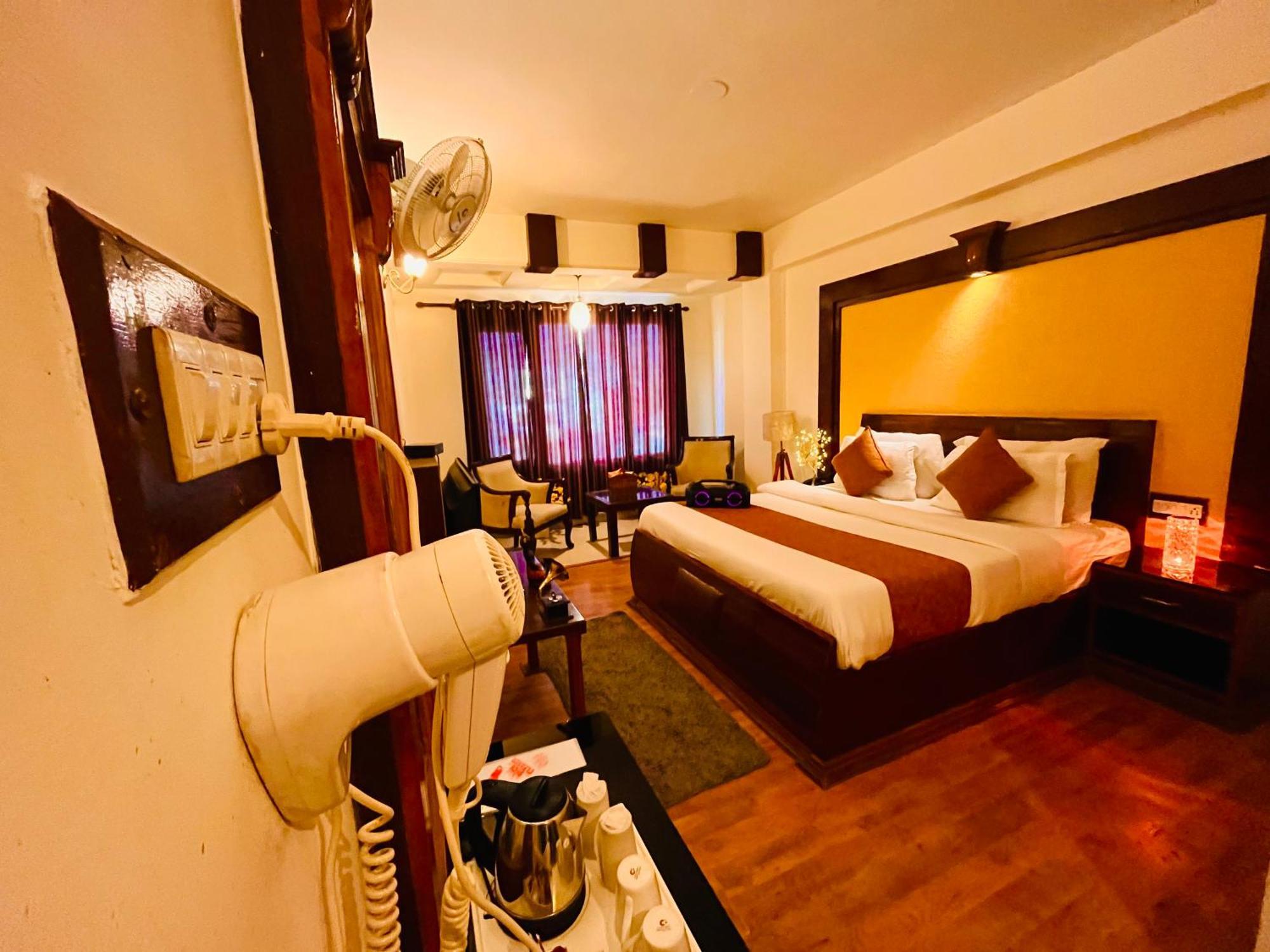 Hotel Midtown Manali Exterior foto